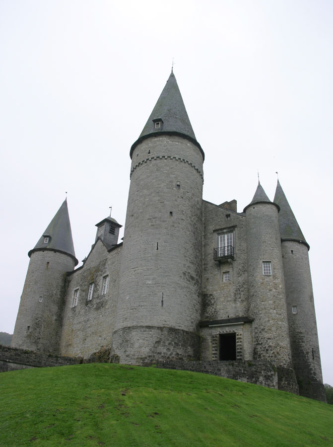 Le château en "contre-plongée"